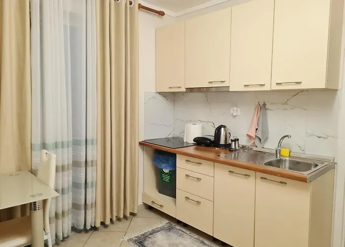 Downtown Boulevard Apartment With A Cute Balcony!